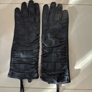 Women’s leather gloves
